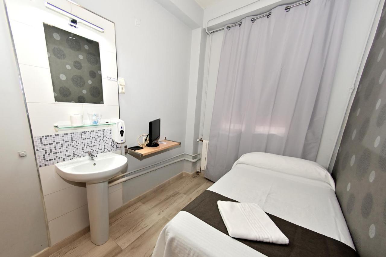 Single Room with Shared Bathroom,1182698770:JPEG